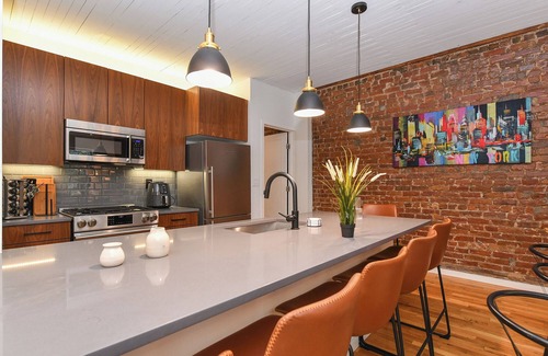 Ukrainian Village Apartment | Fabulous 5-bedroom Townhouse with Patio Terrace in vibrant New York