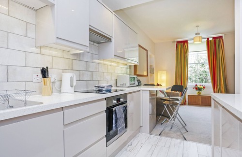 Old Town Apartment | Fabulous 5 double Bedroom apartment Edinburgh Old Town by Avoriazchalets