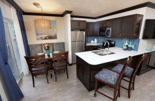 Cocoa Beach Resort | Fabulous Cocoa Beach ~ Pier ~ Charming King Queen 2-Bedroom Resort