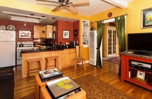 Oak Park House | Fabulous Downtown Living