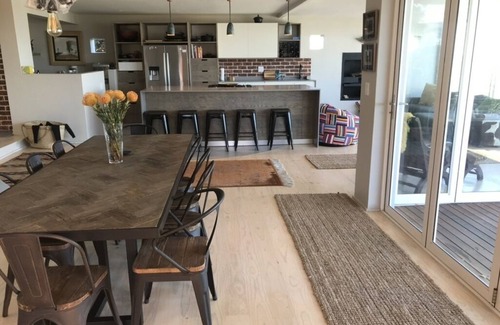 Cape Peninsula Villa | Fabulous newly renovated family-friendly beach house with great views