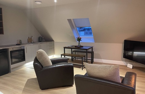 Cowdenbeath House | Fabulous Open Plan Studio Retreat - Cowdenbeath