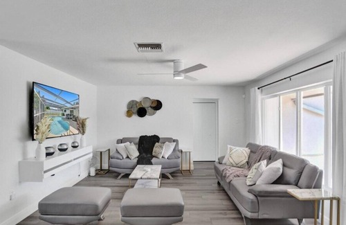 Central Corals House | Fabulous Pool Home just 11 min to beach