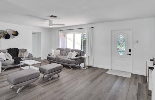 Central Corals House | Fabulous Pool Home just 11 min to beach