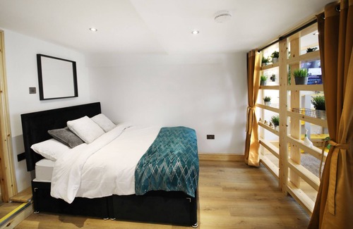 Headingley Apartment | Fabulous renovated studio apartment in the heart of Headingley