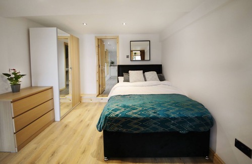 Headingley Apartment | Fabulous renovated studio apartment in the heart of Headingley