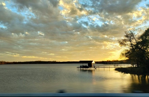 Wills Point House | Fabulous RV Park getaway in East Lake Tawakoni Texas No RVs for rent