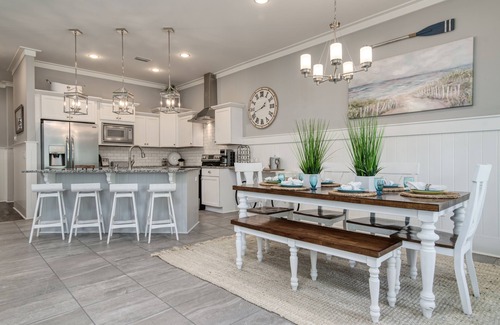 Lakeside at Blue Mountain Beach House | Fabulous Vacation Beach Home in Lakeside!