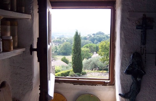 Vauvenargues Apartment | Facing the Montagne Sainte Victoire, the landscapes of Cézanne and Picasso