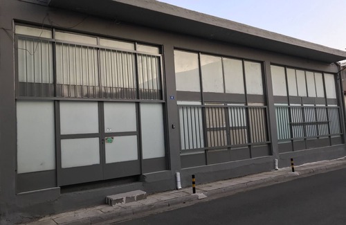 Ilion Apartment | Factory style residence