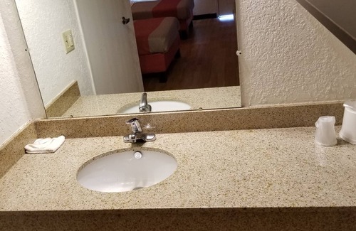 London Hotel | FairBridge Inn Express London