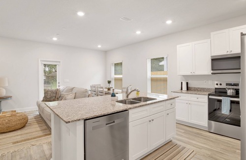 Northeast Pensacola House | Fairchild Coastal Townhome~ New Beaches University
