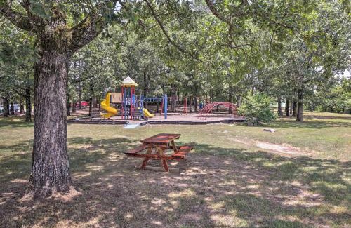 Fairfield Bay House | Fairfield Bay Gem with pool access and 4 Mi to Lake