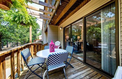 Fairfield Bay House | Fairfield Bay Gem with pool access and 4 Mi to Lake