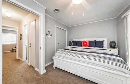 Fairfield Bay House | Fairfield Bay Gem with pool access and 4 Mi to Lake