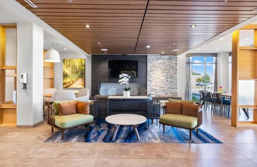 The East Side Hotel | Fairfield by Marriott Inn & Suites San Francisco Airport Oyster Point Area