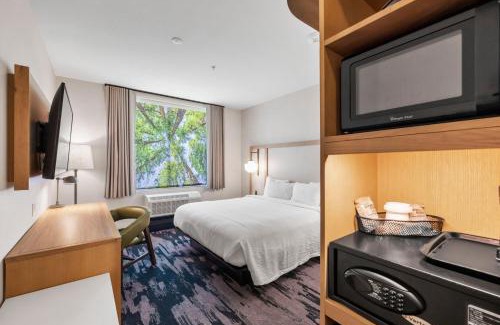 The East Side Hotel | Fairfield by Marriott Inn & Suites San Francisco Airport Oyster Point Area