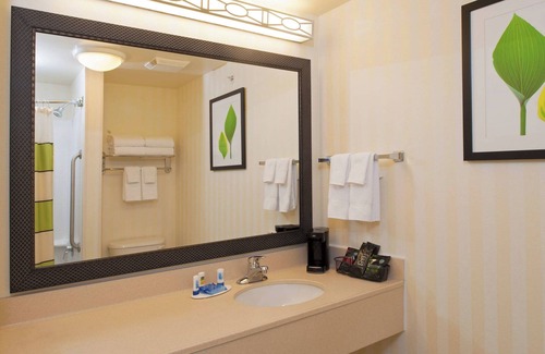 Norton Shores Hotel | Fairfield Inn and Suites by Marriott Muskegon Norton Shores