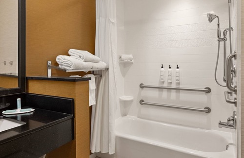 Waterloo Hotel | Fairfield Inn & Suites by Marriott Waterloo Cedar Falls