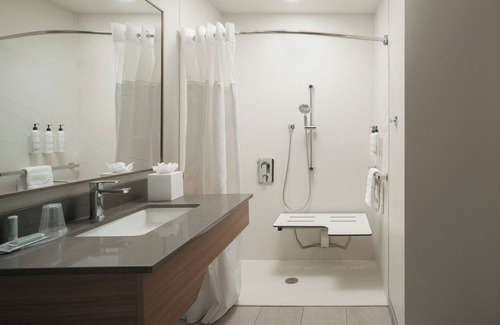 Cleveland Hotel | Fairfield Inn & Suites by Marriott Cleveland