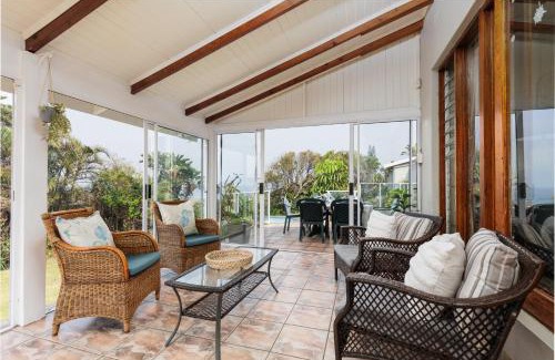 Manaba Beach Apartment | Fairview House