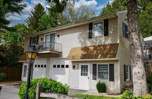 Bausman Apartment | Fairway Paradise tiny home