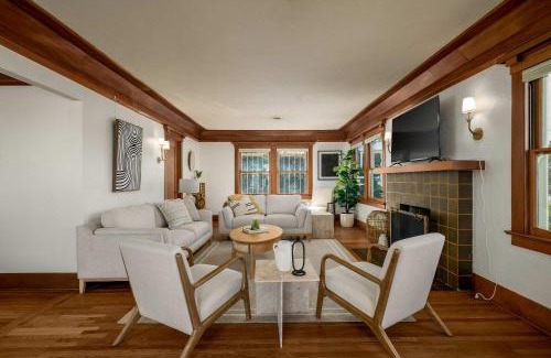 Hillcrest House | Falcon Chic Escape - Hot Tub - Modern - Proximity