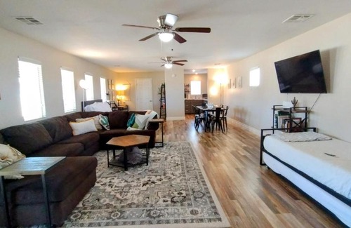 Pahrump Apartment | Falcon Cottage