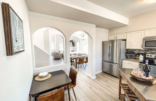 Gleneagle House | Falcon's Nest | hot tub/games/mins to USAFA&hiking