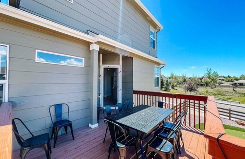 Gleneagle House | Falcon's Nest | hot tub/games/mins to USAFA&hiking
