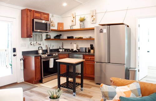 Campton Cabin | Fall Colors - Secluded - Hot Tub - Pet Friendly - Fire Pit - Minutes to Gorge