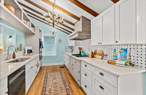 Melbourne House | FALL DISCOUNT Riverfront Property - Minutes to BEACH!