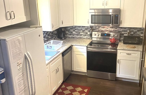 Village at Camelback House | FALL FOLIAGE,PRIVATE DECK- GRIL FREE 3d NIGHT,FREE INDOOR POOL & SPA,FREE PARKIN