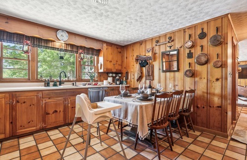 Gilford House | Fall Foliage to explore on the Wagner Ranch Land Huge Outdoor Spaces Pets Allowed Prime Hiking Location