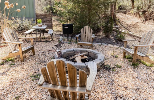 Lakemont House | Fall Folliage Mountain Cabin, River Front, Firepit