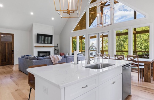 Dadeville House | Fall Getaway! Newly built Home with Hot Tub, Fire Pit, King Beds, Sleeps 12!