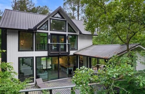 Broken Bow House | Fall Hideaway - VailsBluff - Romantic Escape