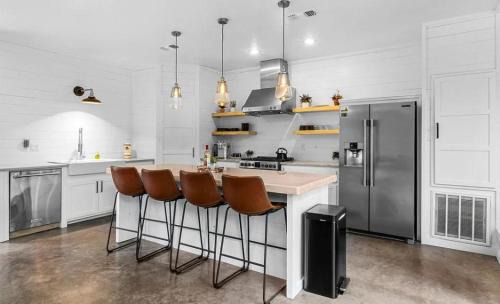 Broken Bow House | Fall Hideaway - VailsBluff - Romantic Escape
