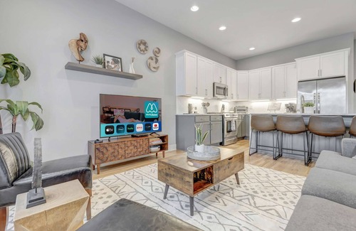 Haynes Area House | Fall rooftop deck, game room, fire pit near Broadway & Nissan Stadium