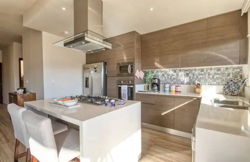 El Tezal House | Fall Savings! Ocean view w/private Rooftop villa & 5min/downtown