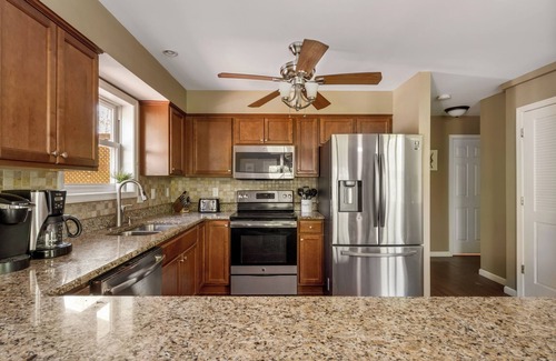 Albrightsville House | FALL Special 2 night stay get 3rd night free! 5BR with hot tub & game room