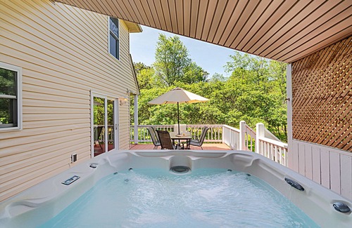Albrightsville House | FALL Special 2 night stay get 3rd night free! 5BR with hot tub & game room