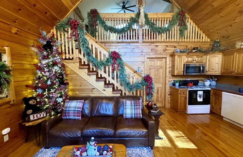 Gatlinburg Cabin | FALL SPECIAL! 5-Star Luxury Cabin Near Downtown, Peaceful Setting by Water
