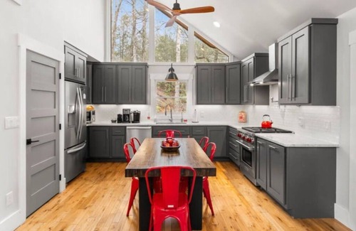 Hemlock Hills Cabin | FALL SPECIAL! 5-Star Home with 2 King Beds, Trundle, Sleeps 6, & Game Room