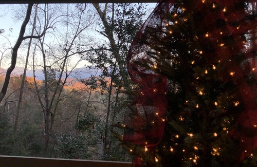 Hemlock Hills Cabin | FALL SPECIAL! 5-Star Home with 2 King Beds, Trundle, Sleeps 6, & Game Room