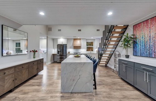 Carolyn Estates House | FALL SPECIAL Luxury2 homes on lake Pool,Golf, Poker Rm,Hot Tub,Boat,6tvfootball