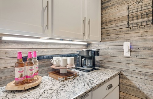 Carolyn Estates House | FALL SPECIAL Luxury2 homes on lake Pool,Golf, Poker Rm,Hot Tub,Boat,6tvfootball