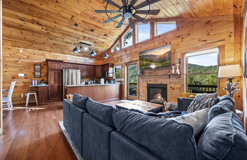 Maggie Valley Cabin | Fall Sunset Views HotTub Games Room Pet Friendly