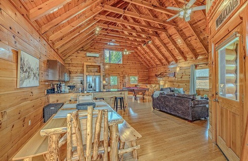 Sevierville Cabin | Fall/Winter Special*Best Views*Hottub*Games*Arcade