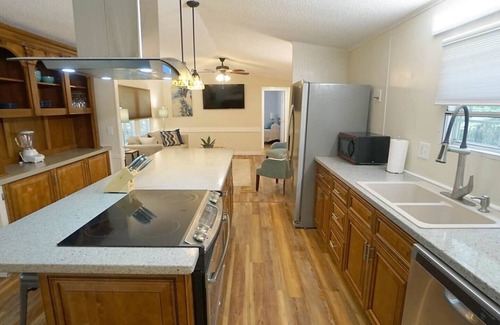 Raleigh House | Falls Lake Convenience, Private!